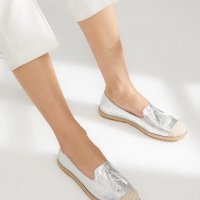 Сребърни обувки, снимка 1 - Дамски ежедневни обувки - 25944033