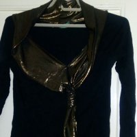 Черна блуза, с дълъг ръкав и със златиста шал яка, снимка 4 - Блузи с дълъг ръкав и пуловери - 19504043