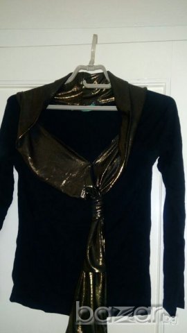 Черна блуза, с дълъг ръкав и със златиста шал яка, снимка 4 - Блузи с дълъг ръкав и пуловери - 19504043