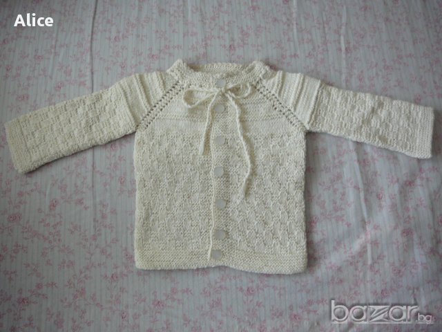 Нова ръчно плетена жилетка - ръст до 92 см, снимка 2 - Жилетки и елечета за бебе - 12341273