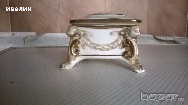 порцеланова кутия за бижута-каподимонте, снимка 2 - Антикварни и старинни предмети - 18811837