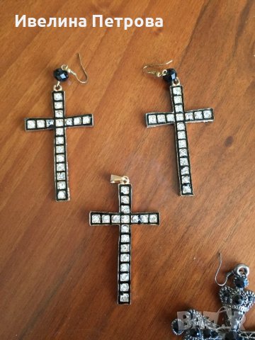 Различни обеци и висулки с кръстчета, снимка 2 - Бижутерийни комплекти - 21575682