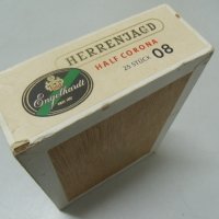 № 5794 стара дървена кутия HERRENJAGD  - размер 16 / 15 / 4,5 см , снимка 5 - Други ценни предмети - 34871211