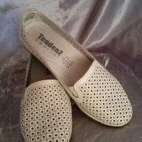 дамски бели обувки, снимка 1 - Дамски ежедневни обувки - 40153432