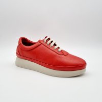 Дамски спортни обувки от естествена кожа в червено , снимка 1 - Дамски ежедневни обувки - 40461039