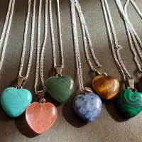 Сърца с Полускъпоценни Камъни Талисмани, снимка 1 - Колиета, медальони, синджири - 33447335