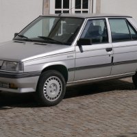 Стъкло десен фар за Renault 9/11 ОТ 1986 ДО 1989г., снимка 1 - Части - 43475638