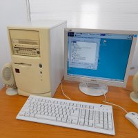 Продавам забележителен ретро компютър с 24 ИГРИ и Windows 98SE., снимка 2 - Геймърски - 43779581