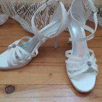 Бели дамски сандали, снимка 3 - Дамски обувки на ток - 36807025