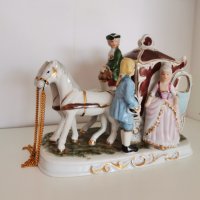 Порцелан Capodimonte - Карета с два коня, кочияш, дама и лакей, снимка 3 - Антикварни и старинни предмети - 43088775