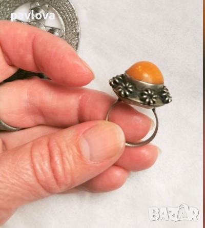 Сребърен пръстен Естествен кехлибар и сребро номер 6 , цена 110 лева. Модела е единичен, снимка 1
