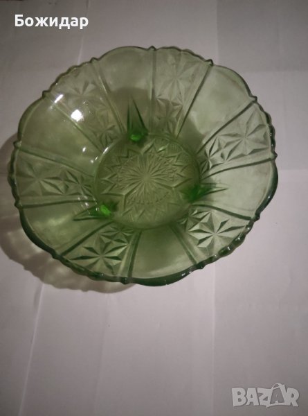 Продавам зелена стъклена купа за плодове, снимка 1