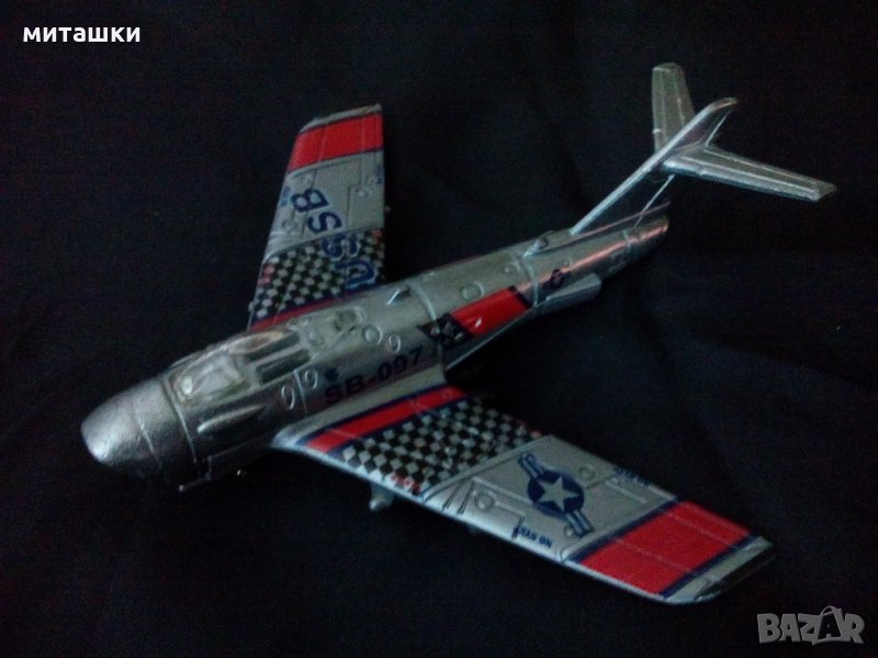 Модел на изтребител Ф 86, снимка 1