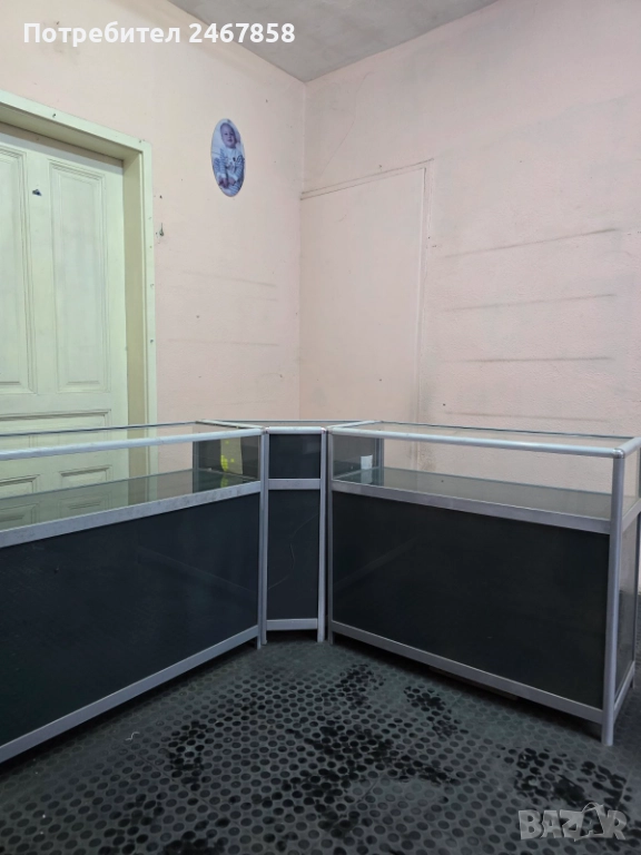 3 броя стъклени витрини тип щанд маса, снимка 1