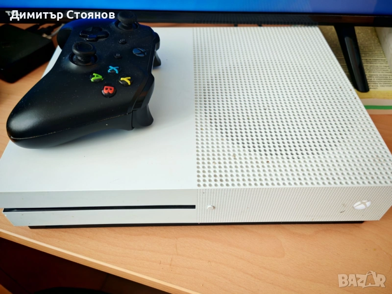 Конзола Xbox one S 1tb с контролер и 12 игри, снимка 1