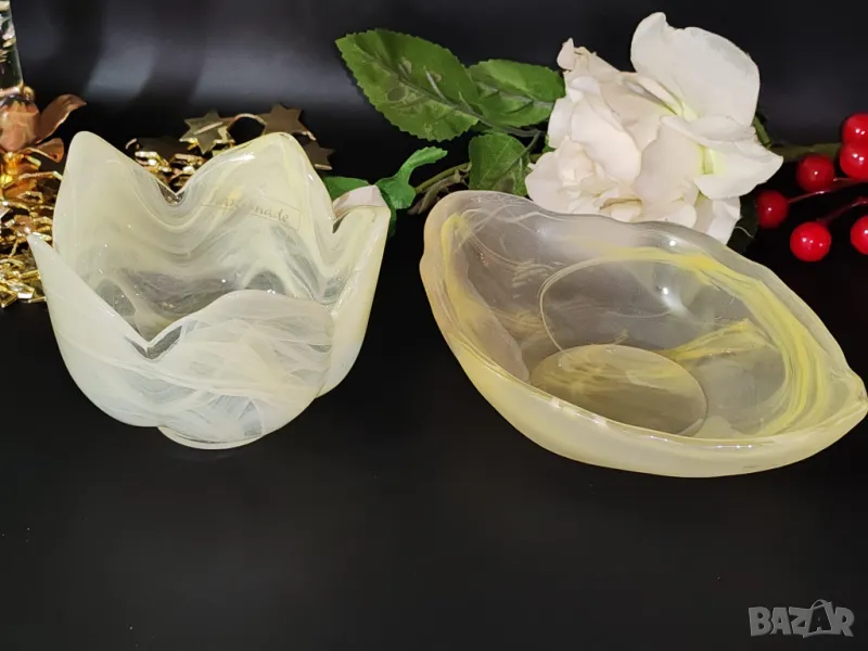Ръчна изработка от матирано стъкло с преливащи млечни цветове в бледожълта гама., снимка 1