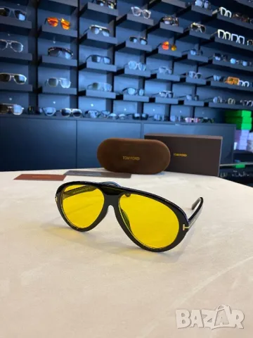 очила с калъф Tom Ford , снимка 3 - Слънчеви и диоптрични очила - 50369633