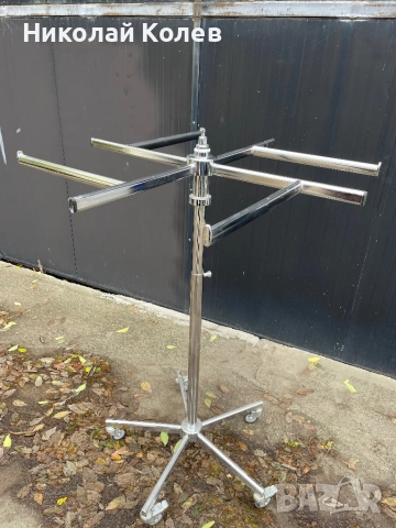 Стелаж за дрехи