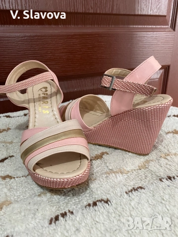 Летни сандали на платформа 