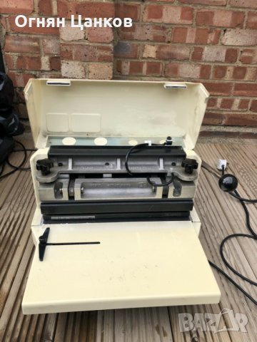 Професионална подвързваща машина за метални спирали James Burn JBI PB3000, снимка 2 - Други машини и части - 26674274