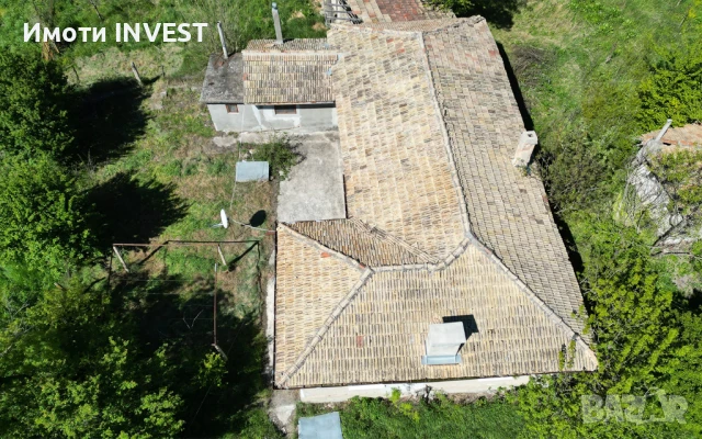 Тухлена Къща В Центъра На С. Здравец – 8670, снимка 3 - Къщи - 50601061