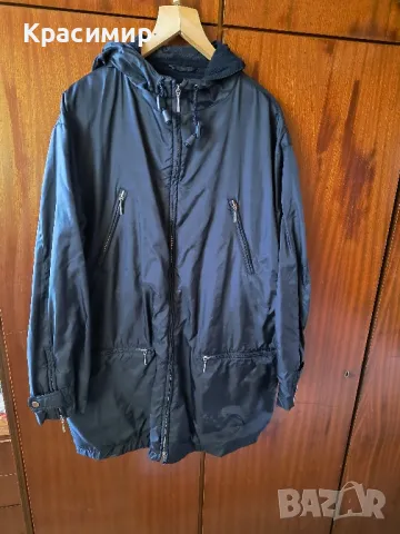 Черно яке с качулка, сезон пролет-есен