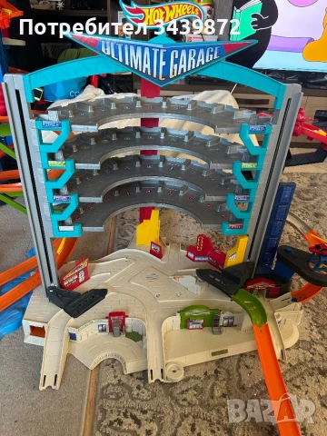 Hot Weels Ultimate Garage  комплект писта и гараж