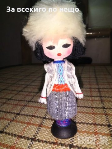 Малка дървена кукличка за колекционери