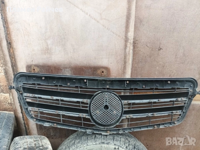 Решетка Мерцедес w212, снимка 2 - Части - 52874792