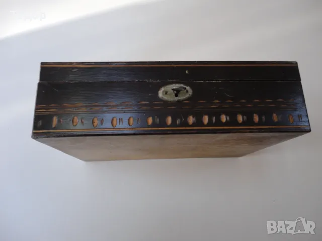 Старинна дървена кутия ковчеже с ключе дърворезба , снимка 5 - Антикварни и старинни предмети - 49633650