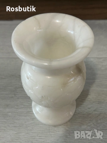 Старинна френска ваза от алабастър 