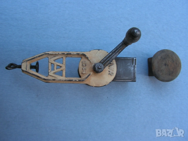  Немска ръчна дробилка за орехи от 2WW ( 1930-1940 ), снимка 4 - Антикварни и старинни предмети - 53580459