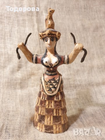 Порцеланова фигура на божество, снимка 1 - Антикварни и старинни предмети - 44002211