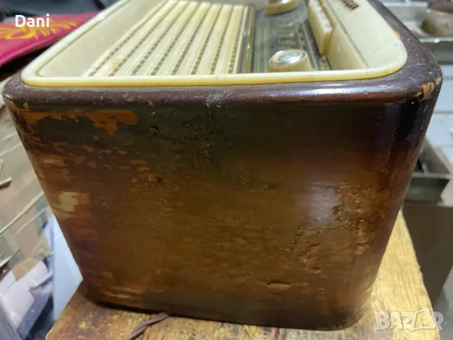 Старо лампово радио Loewe  Opta / Bella 4705w 1959г., снимка 2 - Антикварни и старинни предмети - 48802979