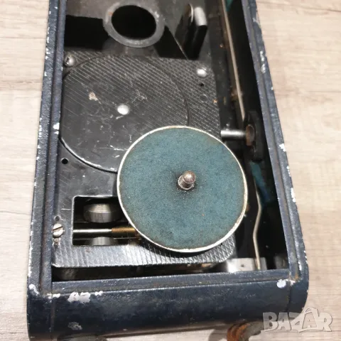 Преносим швейцарски грамофон Colibri с форма на фотоапарат , снимка 2 - Антикварни и старинни предмети - 49519544