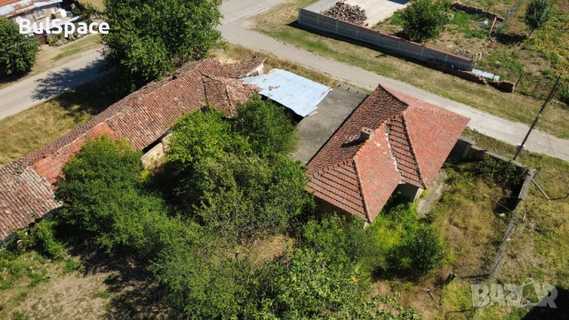 КЪЩА С ГАРАЖ, снимка 4 - Къщи - 52845442