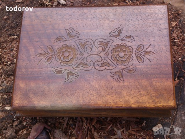 Дървена кутия за бижута, снимка 2 - Антикварни и старинни предмети - 34740214