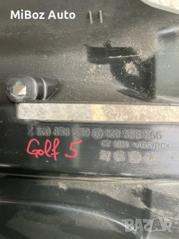 Кора пластмаса зад волана Фолксваген Голф 5 VW Golf, снимка 3 - Части - 50183322