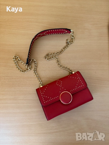 малка червена чантичка