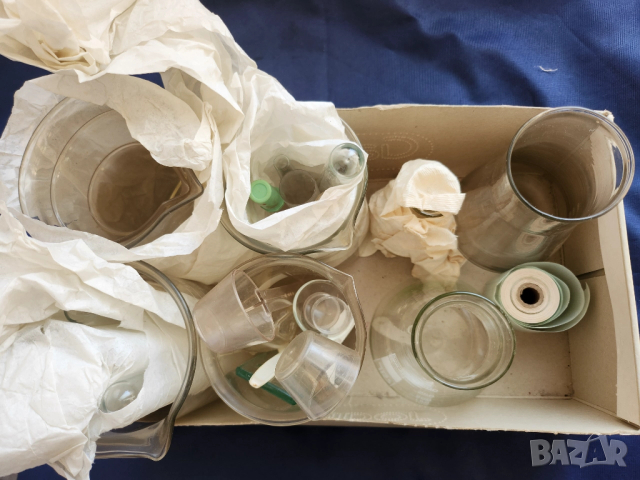 чаши, мензури, колби - лабораторно термоустойчиво стъкло, ГДР и Чехия, също 50 порцеланови лаб.чашки, снимка 2 - Лаборатория - 52947284