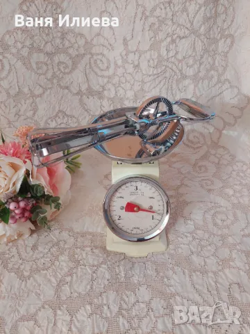 Ретро кухненска везна и ръчен миксер , снимка 11 - Аксесоари за кухня - 48713775