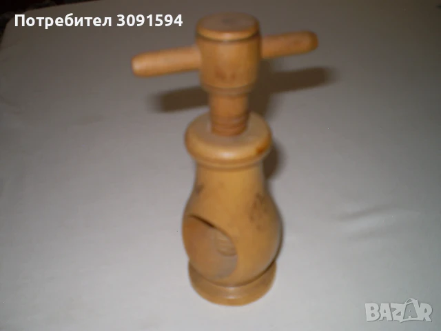 Винтедж дървена лешникотрошачка за колекция и употреба, снимка 5 - Други - 50470847