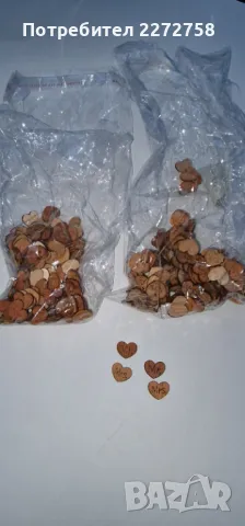 Дървени сърца с надпис Mr и Mrs