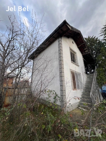 Къща на 2 Етажа в Казанлък с 1.1 дк Двор във Вилна Зона "Старите Лозя"