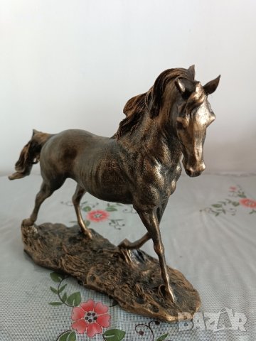 статуетка кон, снимка 2 - Статуетки - 44012109