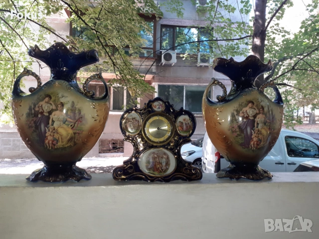 Невероятен стар английски часовник кобалт с позлата две вази