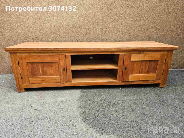 Нисък шкаф изработен изцяло от дърво