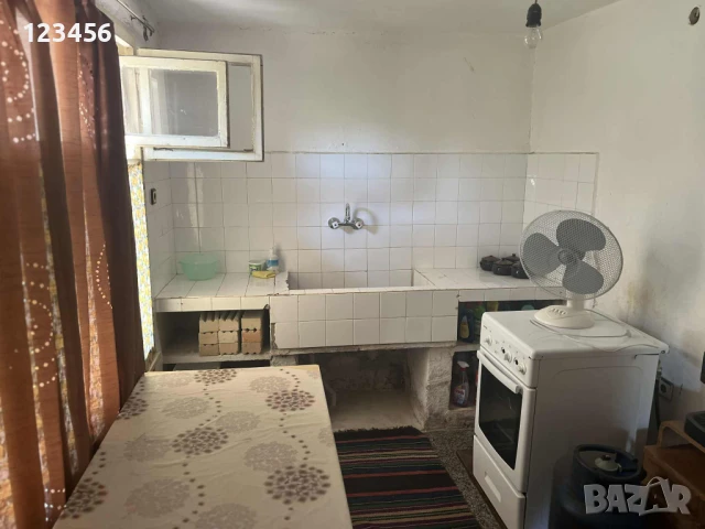 Къща с двор 2,2дка в с.Златовръх , снимка 12 - Къщи - 50954343