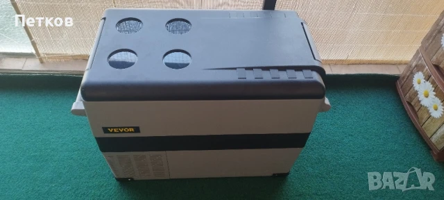 Хладилник фризер 12 / 24 и 220 волта