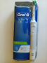 Електрическа четка за зъби Oral B 100 D White Cross Action, снимка 3